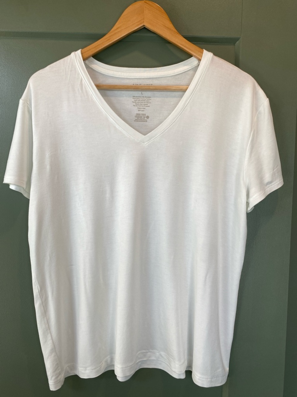Nine West White V-Neck Short Sleeve Tee